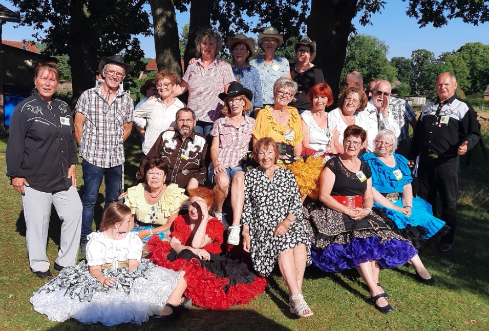 Square Dance Treffen - Gruppenfoto beim Treffen in Moraas